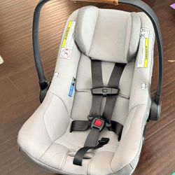 Nuna Pipa Lite RX Car Seat and 2 RELX bases