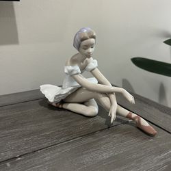 Lladro Limited Collection Figurine - Rose Ballet