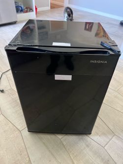 Insignia mini fridge