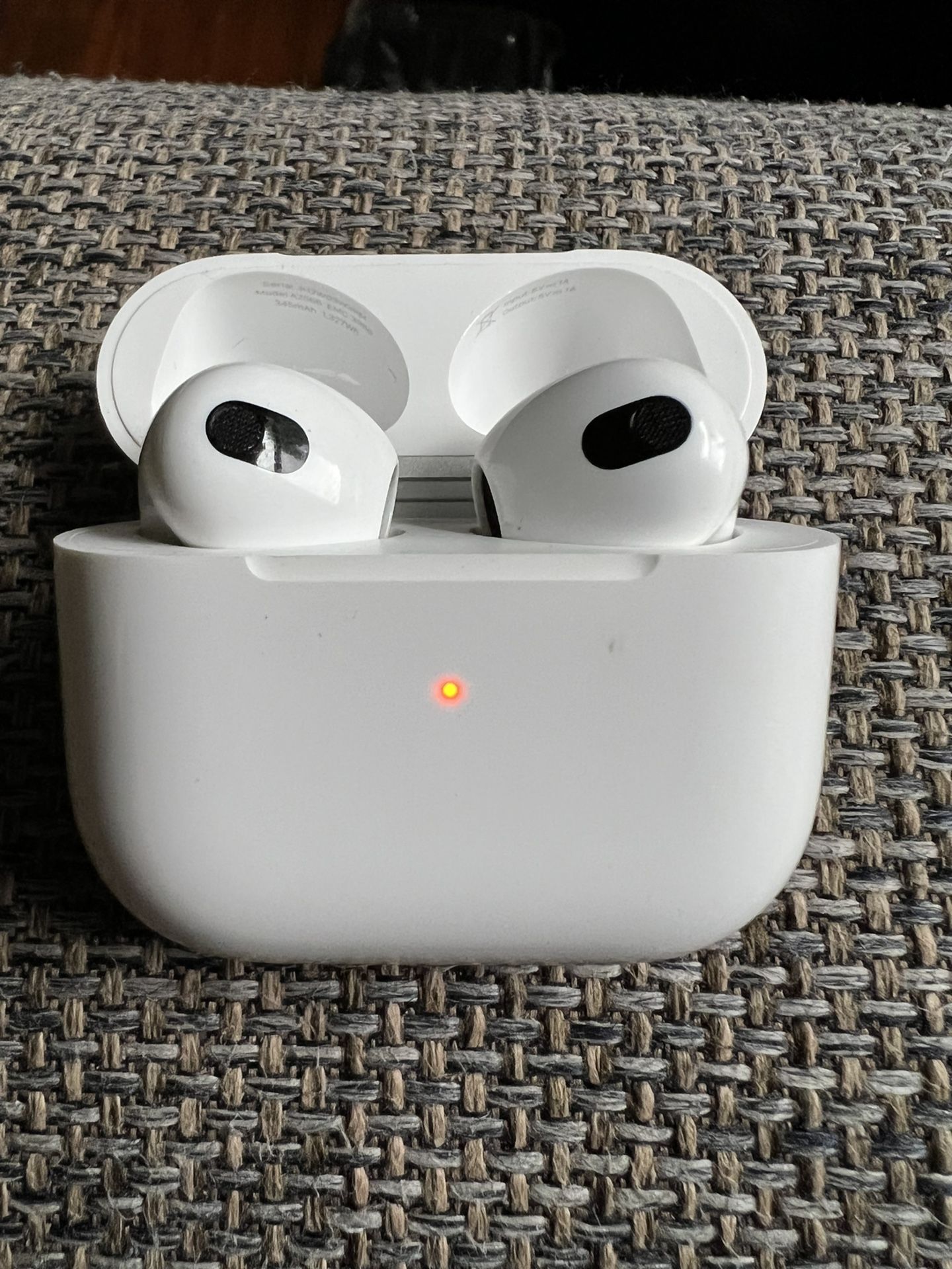 Apple AirPods 3rd Generation W/. Case