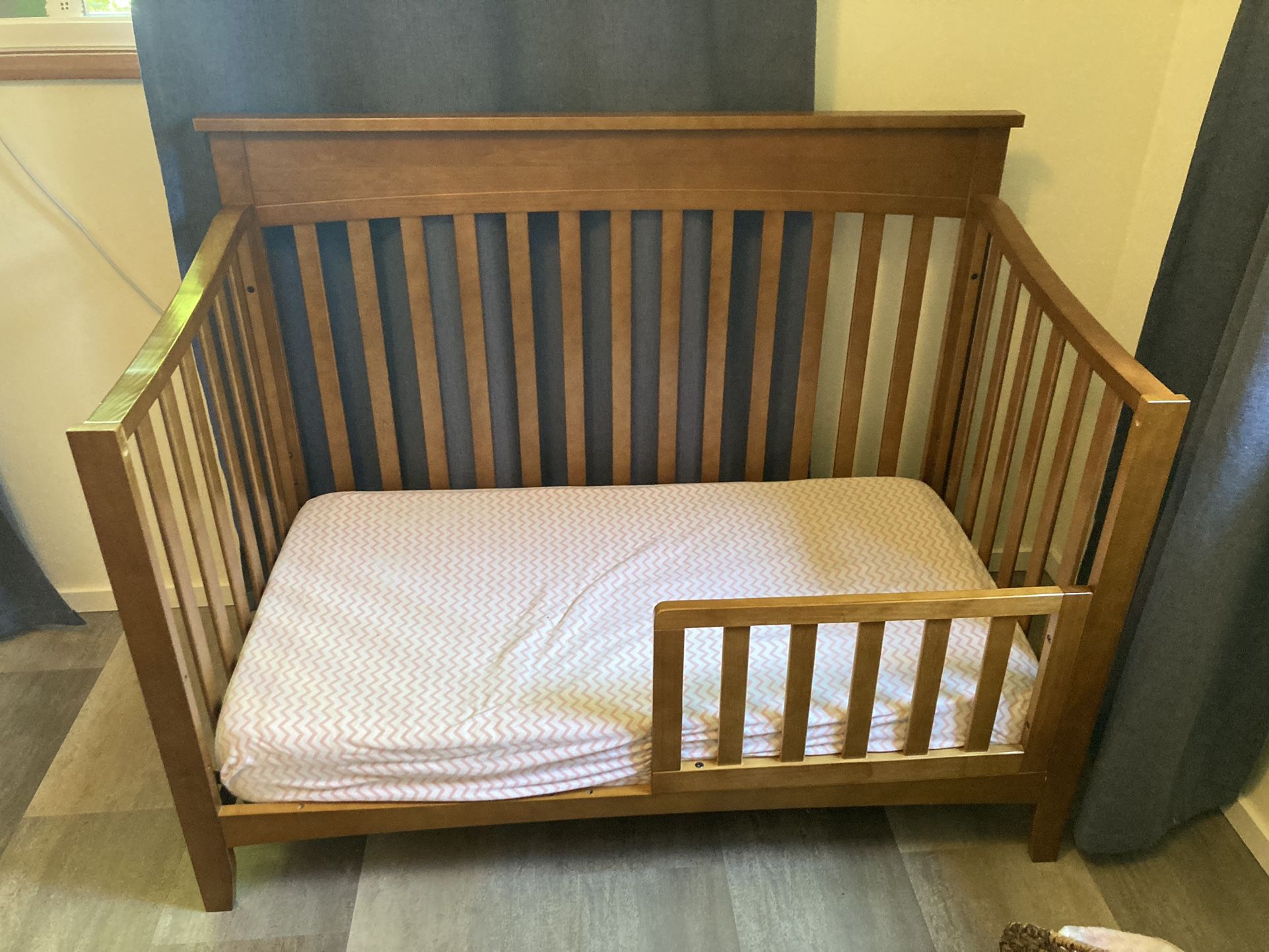DaVinci Grove 4 In 1 Convertible Crib In Chestnut, Toddler Bed Conversion Kit