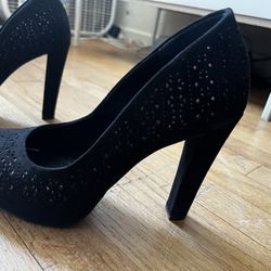 Black High Hills Shoes Great Condition Size 6 But It Fits Me I Am Size 6.5