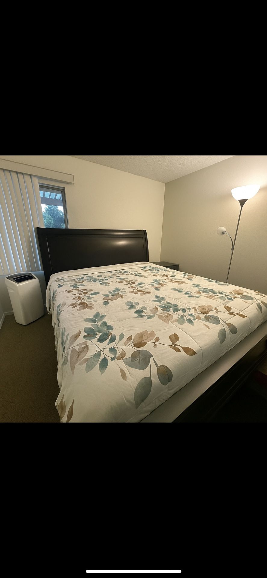 California King Mattress with Box Spring – Excellent Condition!