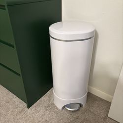 Munchkin diaper pale