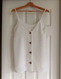 👚 Like-New White Buttoned Front Spaghetti Straps Women’s Size Small Tank Top