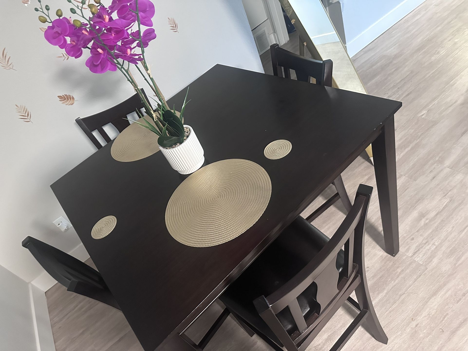 Dinning Table With 4 Chairs