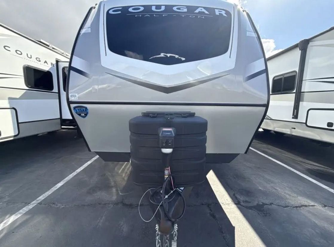 2025, brand new, used Keystone, 22 MLSWE, 2025 travel trailer. 22 MLSWE, Cougar half ton, travel trailer
