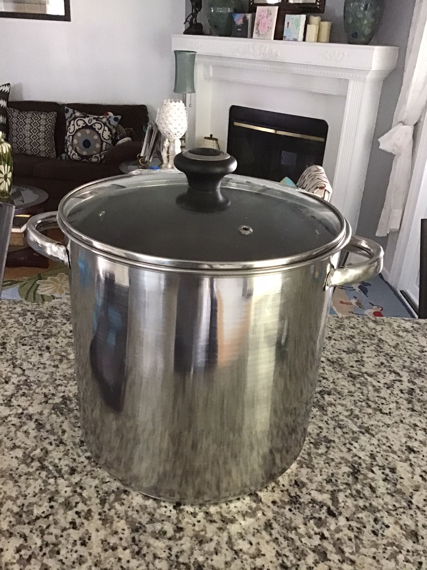 New . THE PAMPERED CHEF . THIS POT Capacity Is 12 Qt. Stainless Steel