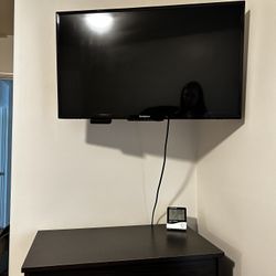 32IN TV with wall clamp