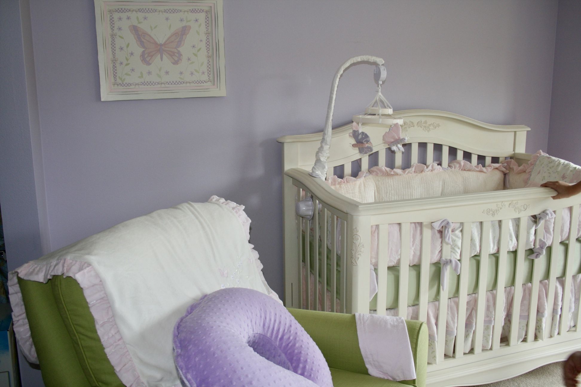 Convertible Crib/Full Size Bed Antique White/Ivory