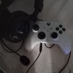 Turtle Beach Headset And Xbox 1 Controller 