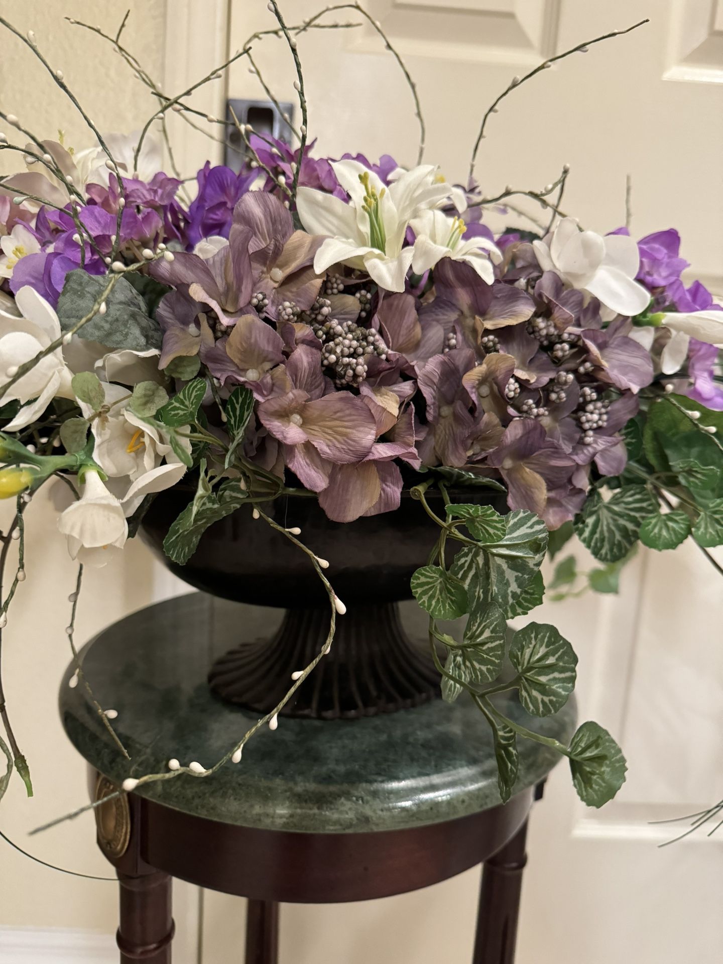 GORGEOUS FLOWER ARRANGEMENT