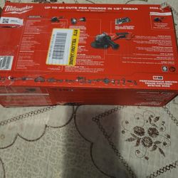 GRINDER 1/2 Y PILA 5.0 MILWUAKEE  NUEVOS 