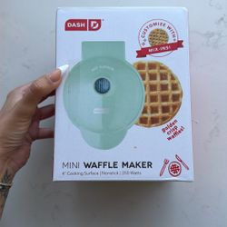 Dash 4” Mini Waffle Maker