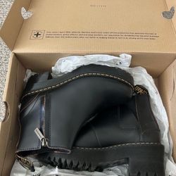 Dr. Martens Rometty Chelsea Boots Women’s 5
