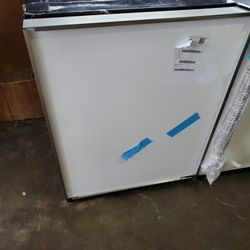 Monogram  Fridge New Open Box 24 Inch  All Refrigerator  New ..$1000