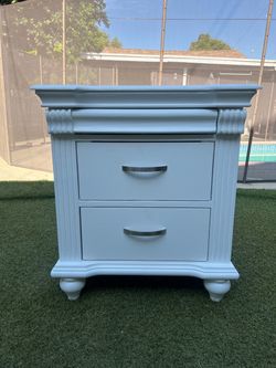 White 3-Drawer Nightstand with Silver Handles