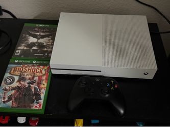 Xbox S w/ 2 games + 1 controller
