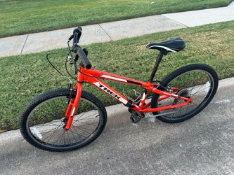 Trek Youth Lightweight Frame 7-speed Shimano gearing 24-inch Wheels Trek