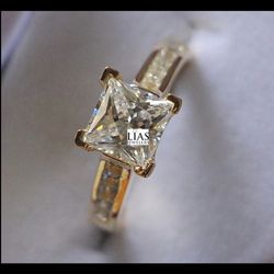New 18k Yellow Gold Engagement Ring 
