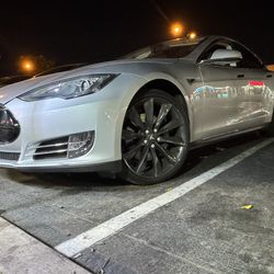 2014 Tesla Model S