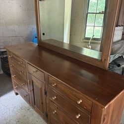 Beautiful Ethan Allen, solid wood dresser with mirror