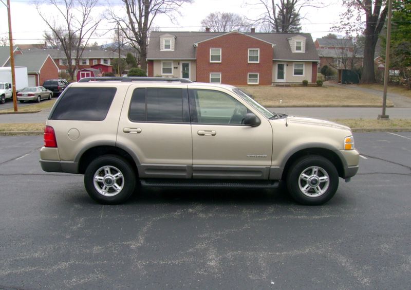2003 Ford Explorer XLT 4x4 meant condition 150,000 miles