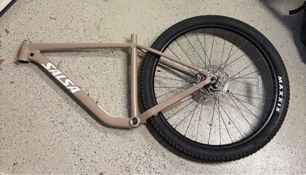 Salsa Rangefinder Size Large Frame + Rear Wheel