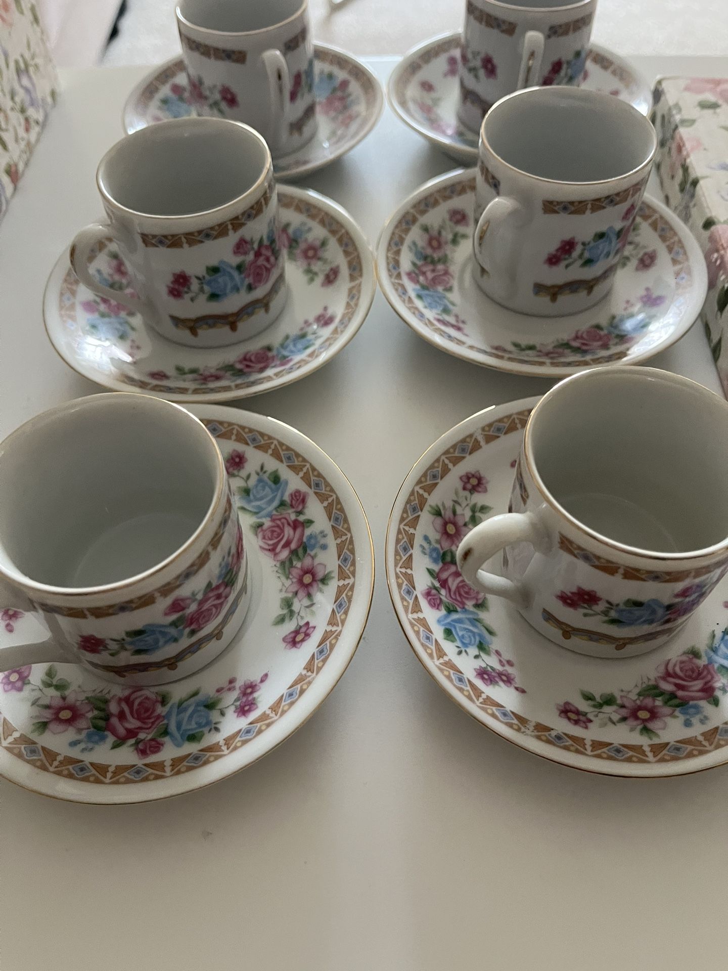 Vintage Small Cups Floral