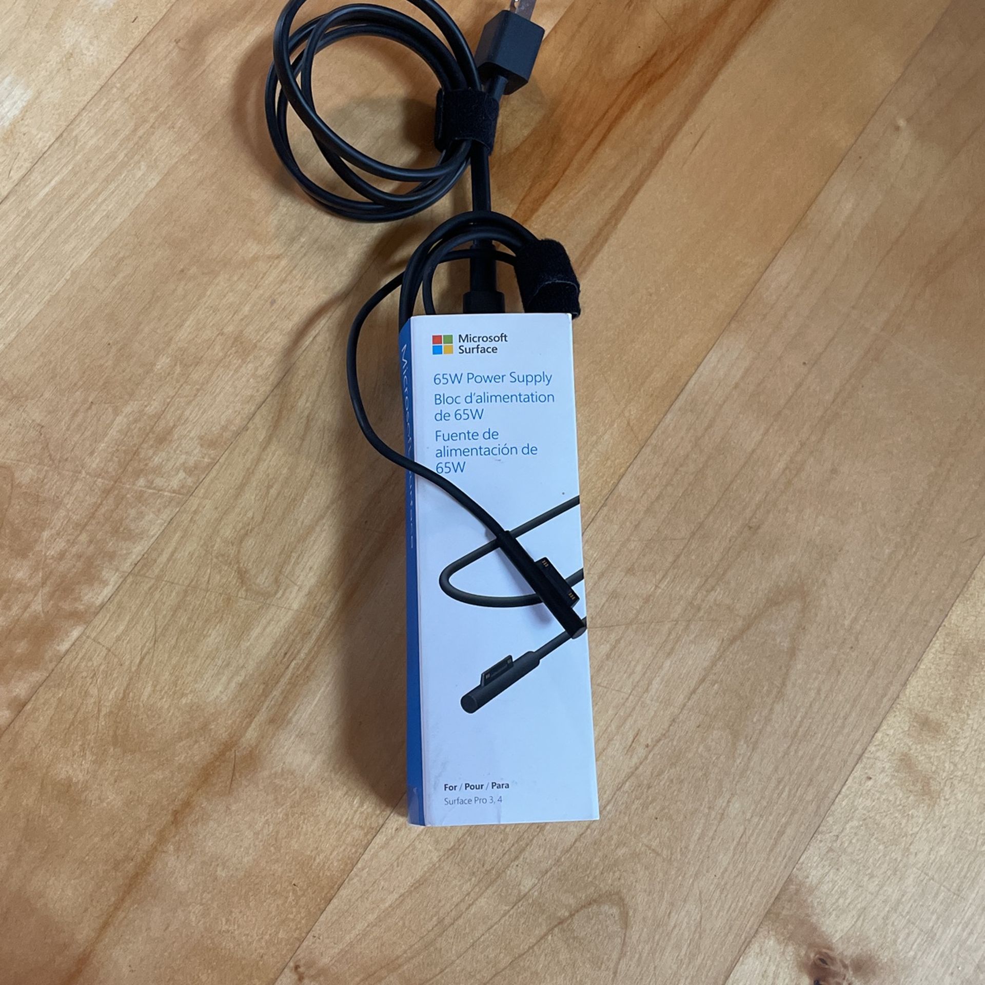 Microsoft Surface 65 W Power Supply