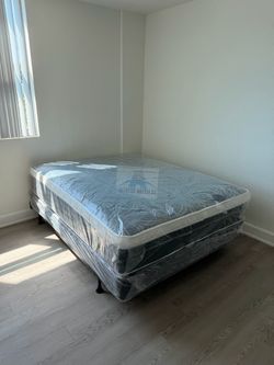Queen mattress pillow top set with box spring (2pc - new)