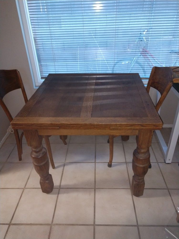 Antique oak table with leaves and 4 chairs