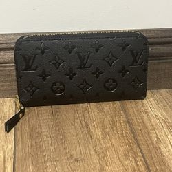 Louis Vuitton LV Black Zipper Wallet 
