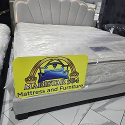 King sizes bed with mattress