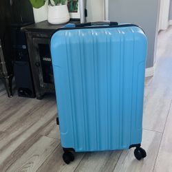 NEW 28” XL BRIGHT BLUE HARDSHELL LUGGAGE – $40 FIRM  📍 Pickup: Near IKEA / S. Durango & 215  💙 Gorgeous bright blue 28” XL checked suitcase — 