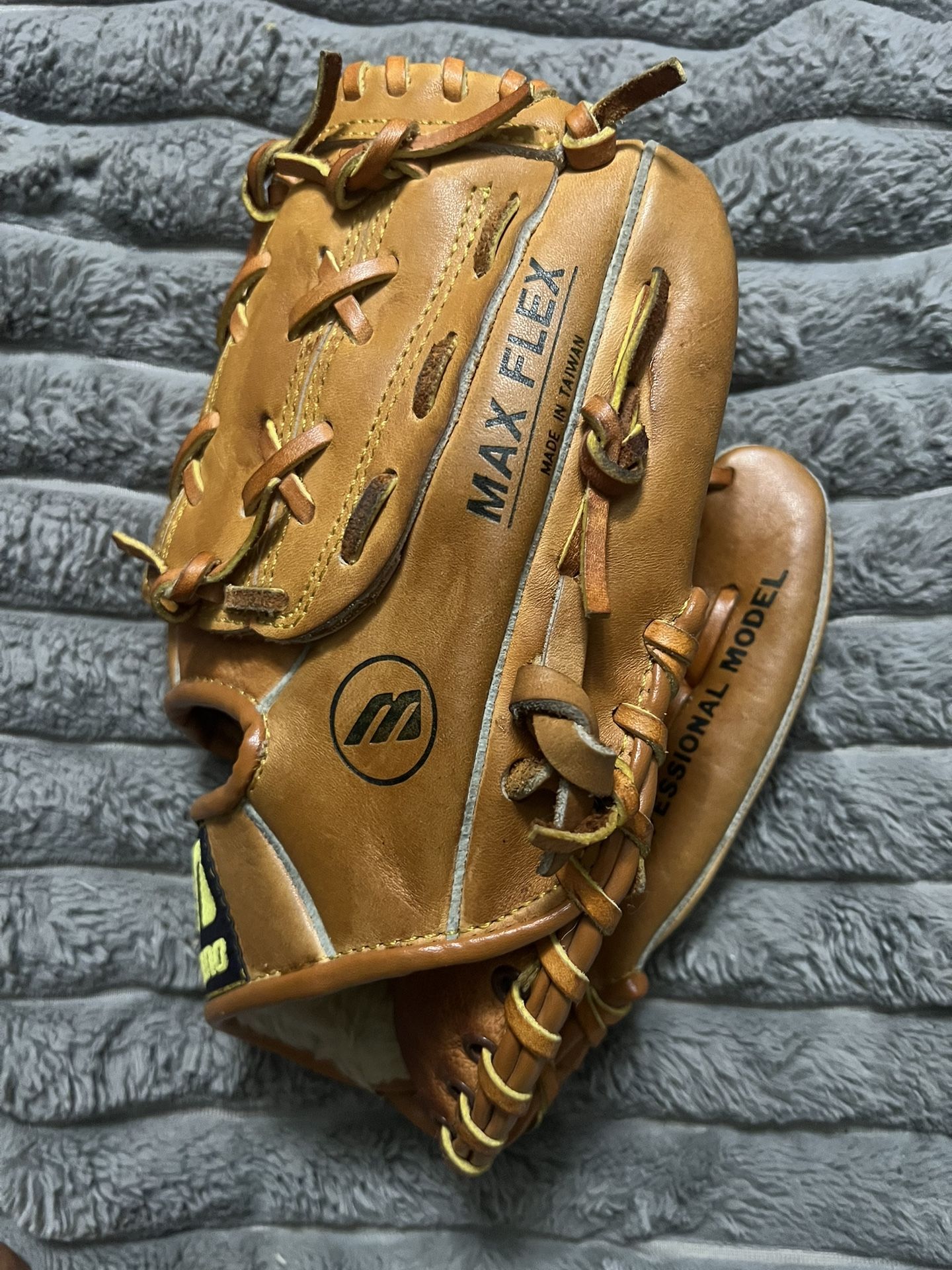 Mizuno Pete Rose Record Breaker Baseball Glove