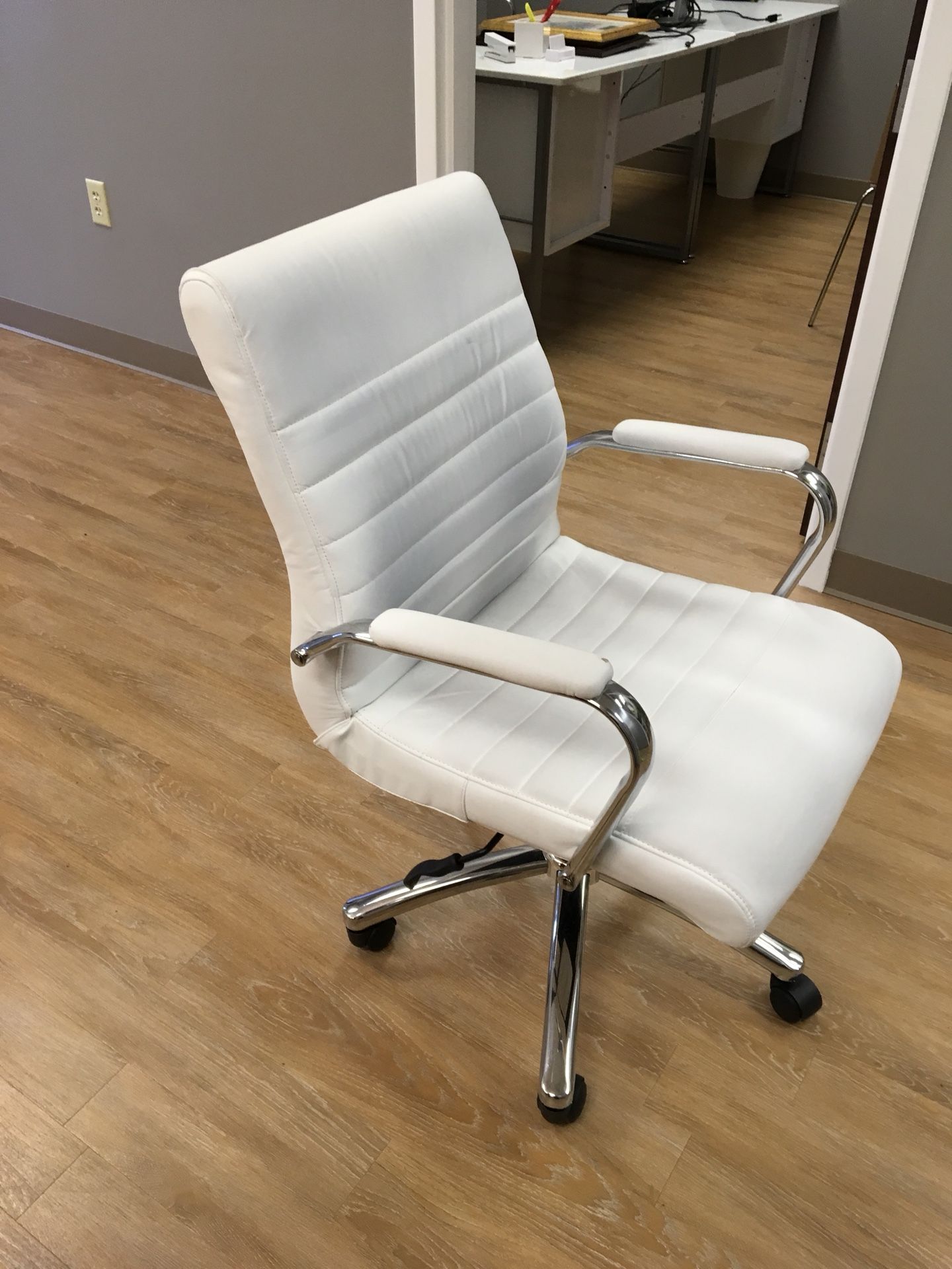 TWO REALSPACE MODERN COMFORT SERIES WINSLEY MID BACK BONDED LEATHER CHAIR WHITE FOR SALE