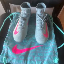 Soccer cleats