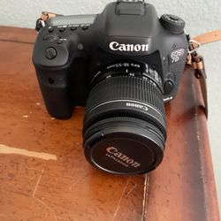 Canon EOS 7D  Digital SLR Camera Body with 18-55 mm lens