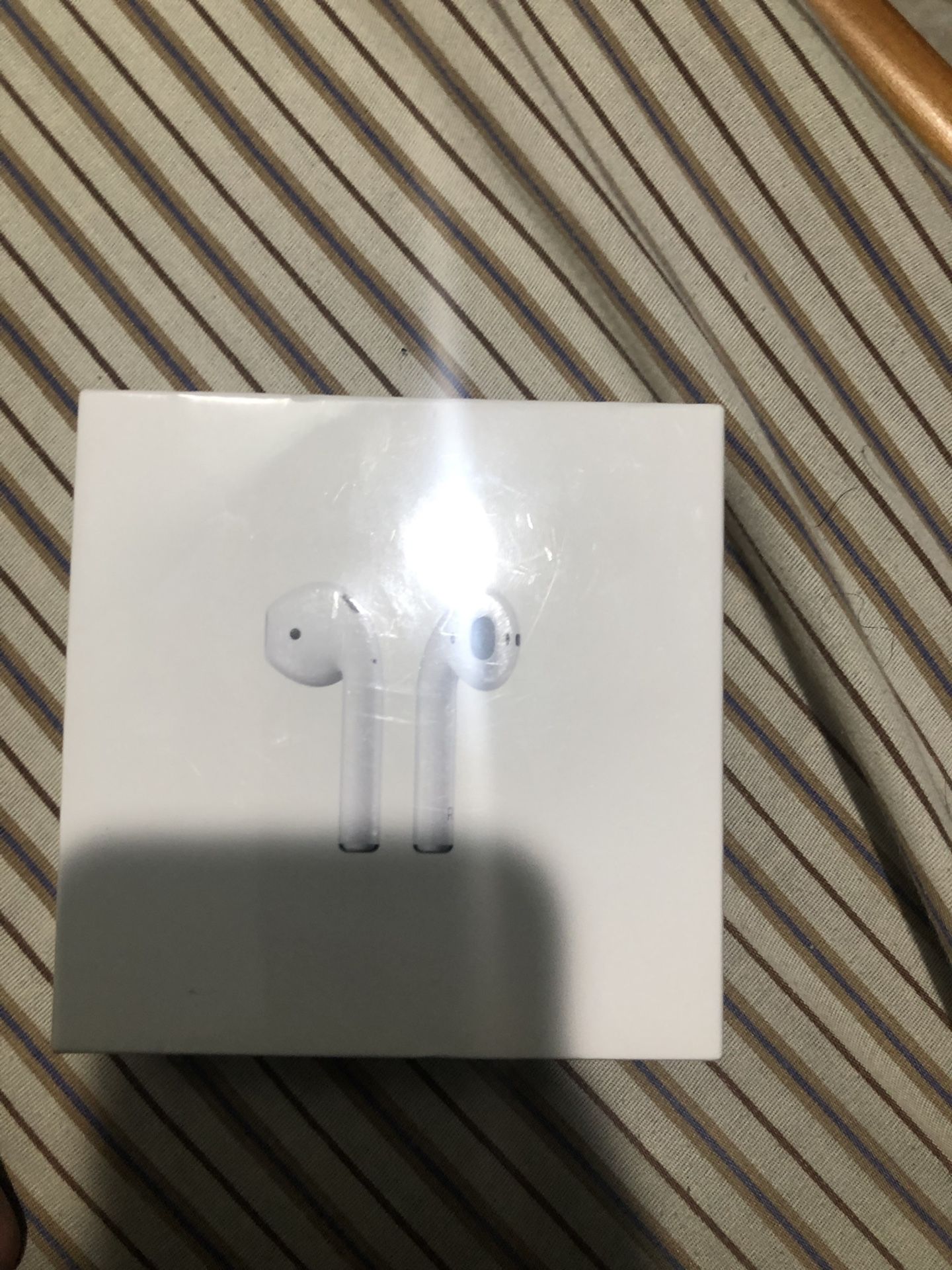 Apple AirPod 2 wireless charging