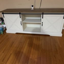 Farmhouse tv stand/entertainment center