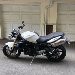 Triumph Street Triple 675