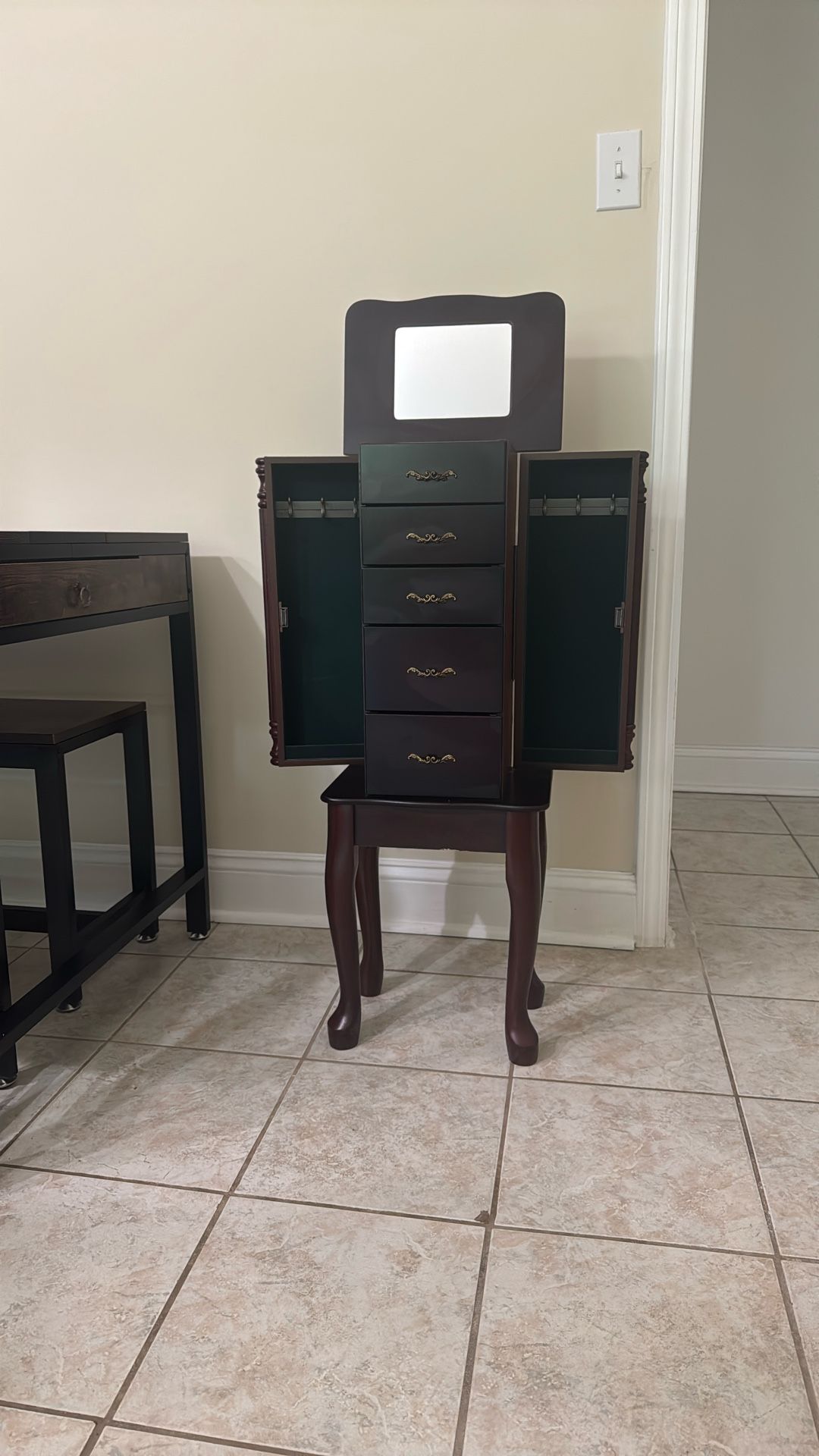 ✨BEAUTIFUL JEWELRY ARMOIRE✨