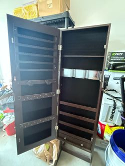 Stand jewelry box