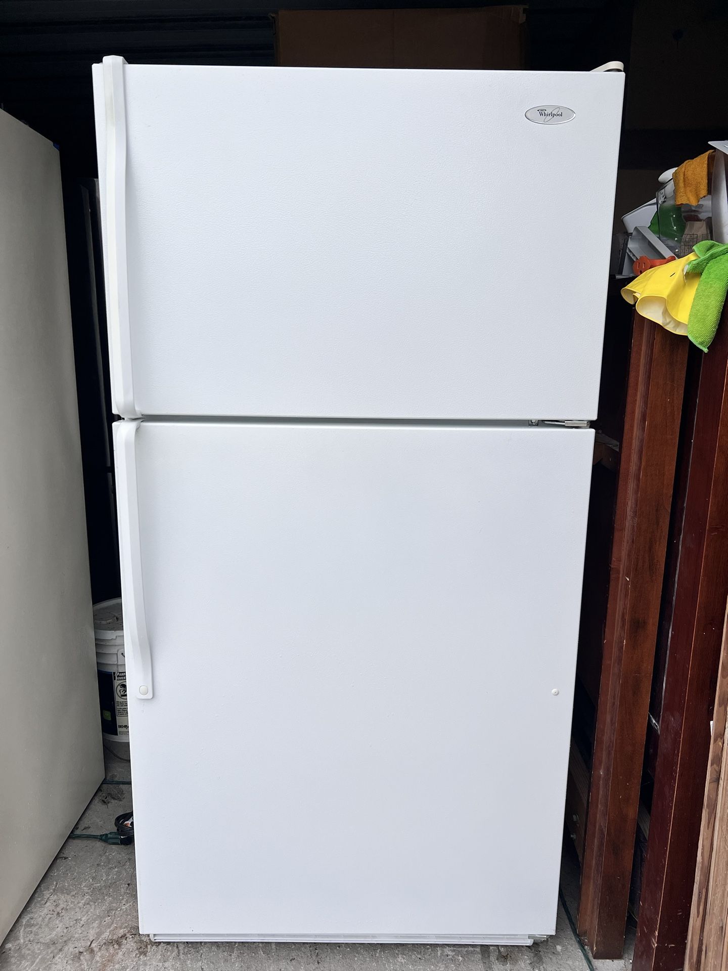 33β Whirlpool White Top & Bottom Refrigerator DELIVERY AVAILABLE π