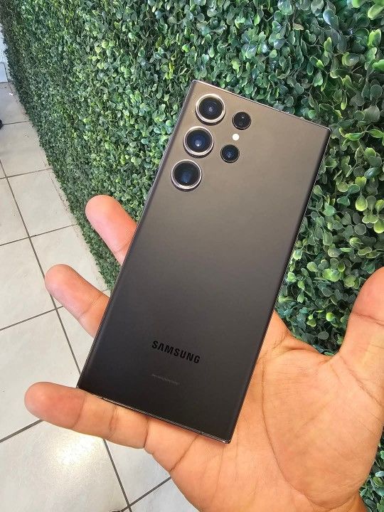 Samsung Galaxy S22 Ultra , Factory Unlocked, Excellent Condition Like New