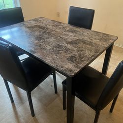 Dining Table With 4 chairs 