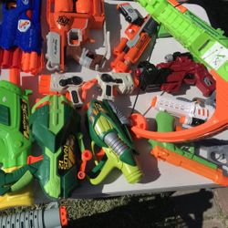 Bonche Grande De Nerf Guns And Assorted