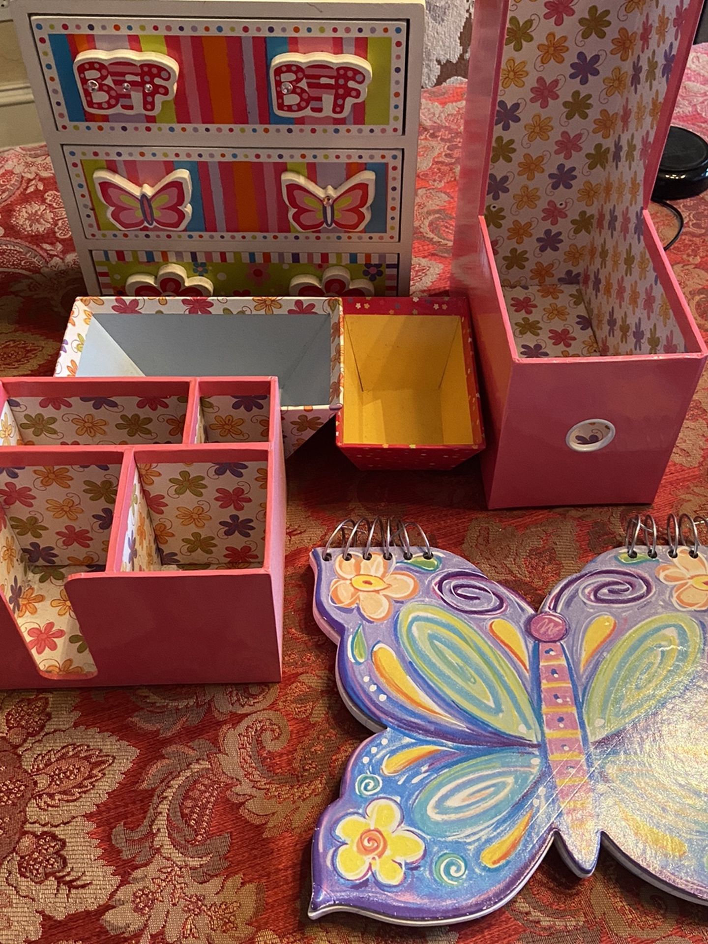 Girl’s Desk Set With A Wooden Jewelry Kit