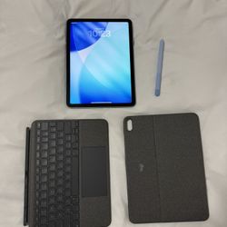 Ipad Air 4 256GB w/ Apple Pencil 2 & Logitech Keyboard